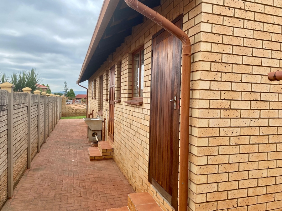 To Let 3 Bedroom Property for Rent in Geelhoutpark North West